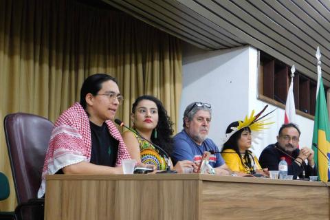 Mesa do Encontro Ecossocialista realizado em paralelo à COP 30, em Belém, Brasil