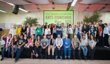 Foto final dos participantes do Congresso Judaico Antissionista em Viena, Áustria