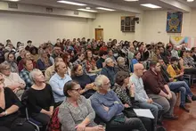 Assembleia do partido em formação em Manchester, Reino Unido