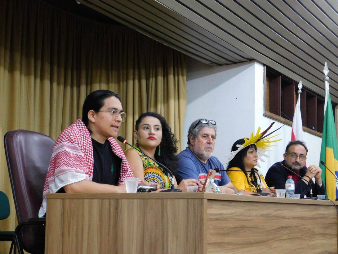 Mesa do Encontro Ecossocialista realizado em paralelo à COP 30, em Belém, Brasil